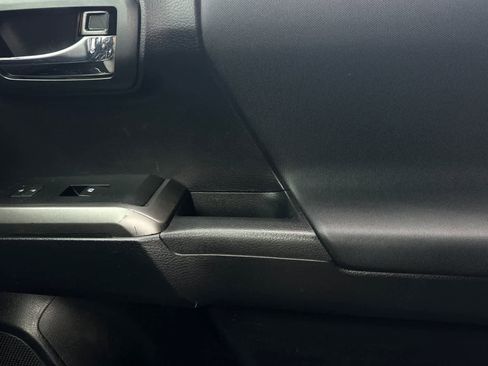 Used 2019 Toyota Tacoma TRD Sport image 19