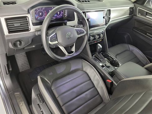 Used 2021 Volkswagen Atlas SEL Premium image 19
