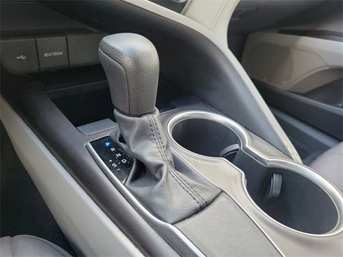 Used 2021 Toyota Camry LE image 27