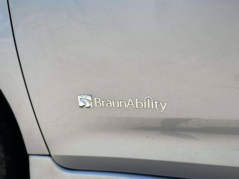 Used 2011 Toyota Sienna LE FWD image 37