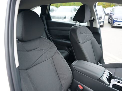 Certified 2025 Hyundai Tucson SE image 18