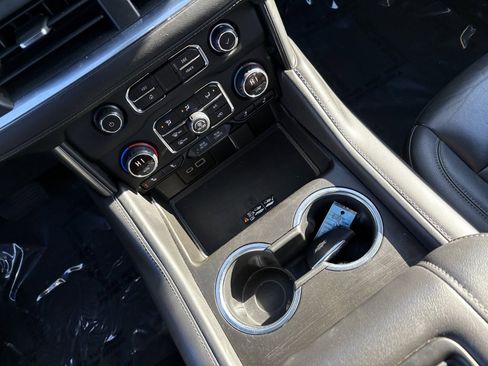 Used 2022 Chevrolet Suburban LT image 30