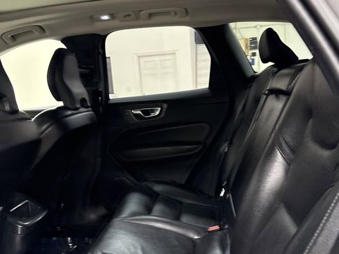 Used 2025 Volvo XC60 B5 Plus image 12
