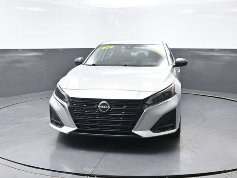 Used 2024 Nissan Altima 2.5 SV FWD image 7
