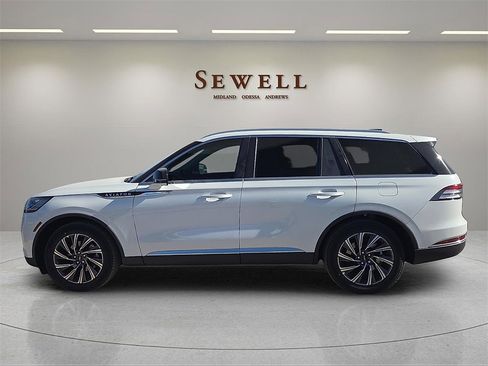 New 2026 Lincoln Aviator 2WD image 2