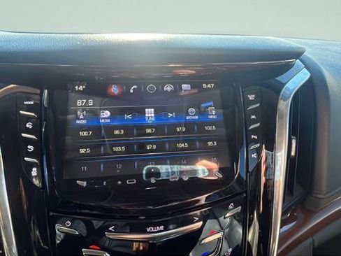 Used 2018 Cadillac Escalade ESV Luxury image 15