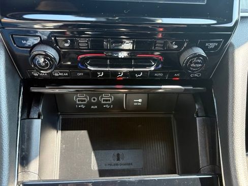 Used 2023 Jeep Grand Cherokee Altitude AWD/4WD image 31