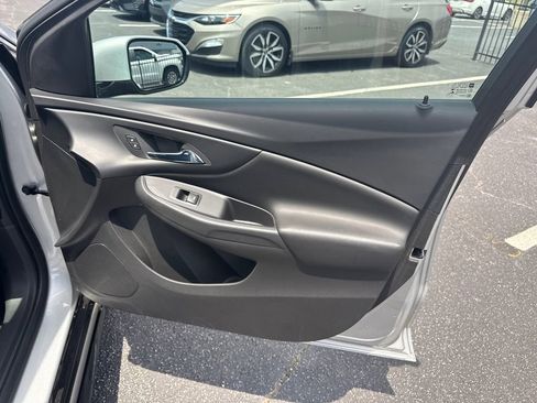 Used 2018 Chevrolet Volt LT FWD image 15