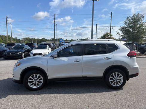 Used 2018 Nissan Rogue SV w/ Premium Package FWD image 4
