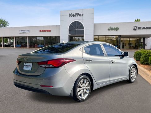 Used 2015 Hyundai Elantra SE w/ Option Group 02 FWD image 6
