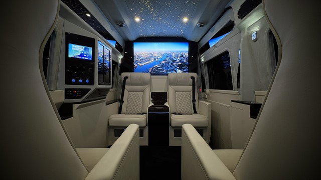Used 2025 Mercedes-Benz Sprinter 2500 image 8