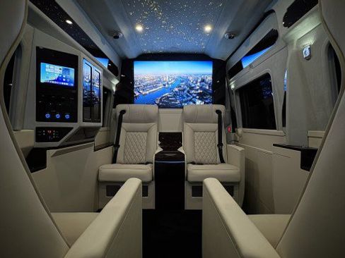 Used 2025 Mercedes-Benz Sprinter 2500 image 8