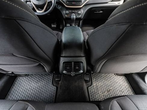 Used 2015 Jeep Cherokee Latitude w/ Comfort/Convenience Group AWD/4WD image 45