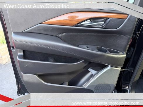 Used 2018 Cadillac Escalade ESV Luxury RWD image 17