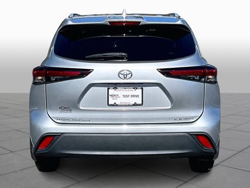 Certified 2024 Toyota Highlander XLE image 5