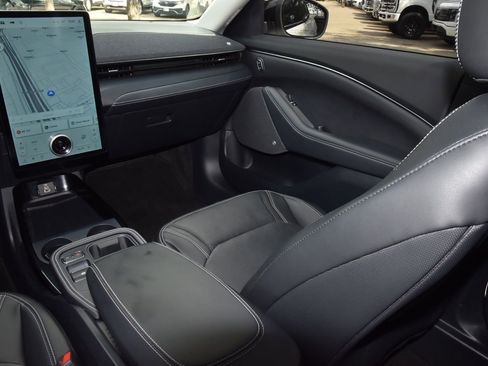 Certified 2025 Ford Mustang Mach-E Premium image 17