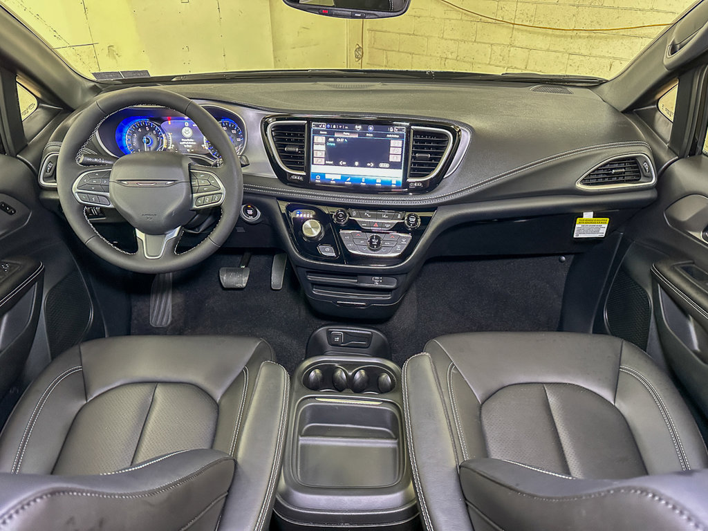 New 2027 Chrysler Pacifica Select AWD/4WD image 25