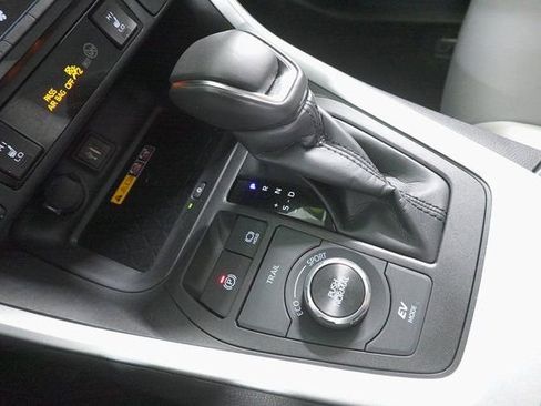 Used 2023 Toyota RAV4 XLE Premium image 19