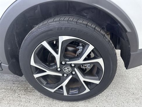 Used 2018 Toyota C-HR XLE image 47