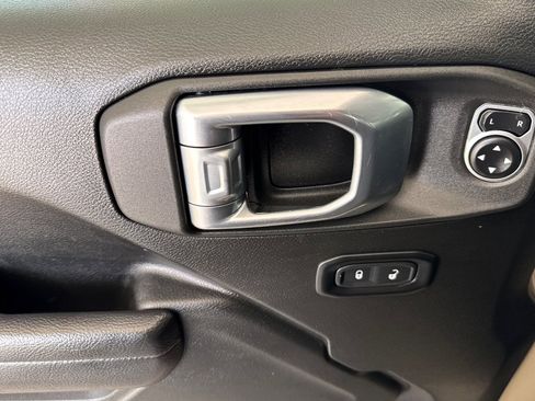 Used 2022 Jeep Wrangler Unlimited Sport AWD/4WD image 11