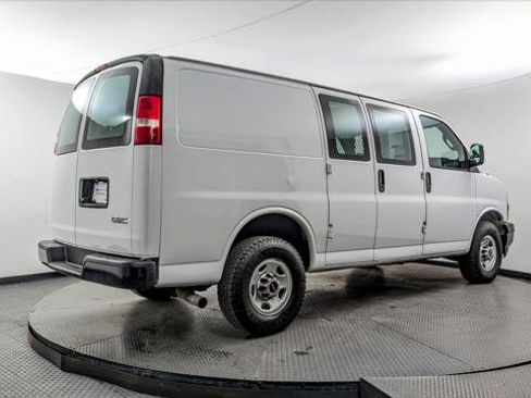 Used 2021 GMC Savana 2500 RWD image 8