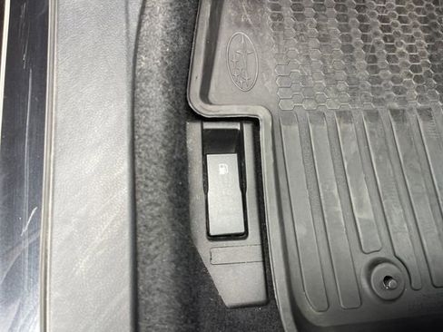 Used 2019 Subaru Crosstrek 2.0i Limited w/ Moonroof Package w/Navigation AWD/4WD image 18