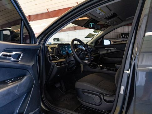 Used 2023 Kia Sportage LX AWD/4WD image 16