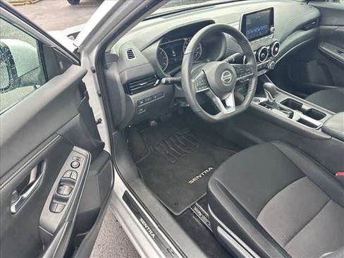 Used 2022 Nissan Sentra SV w/ Trunk Package FWD image 9