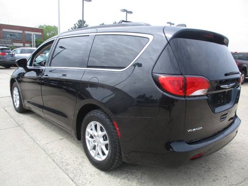Used 2020 Chrysler Voyager Lxi FWD image 4