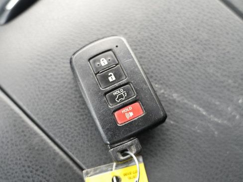 Used 2017 Toyota Highlander Limited image 56