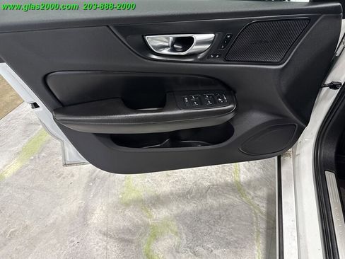 Used 2021 Volvo S60 T5 Momentum image 25