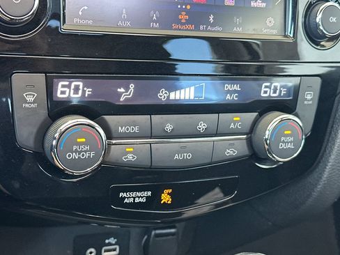 Used 2018 Nissan Rogue SV w/ Sun & Sound Touring Package FWD image 20