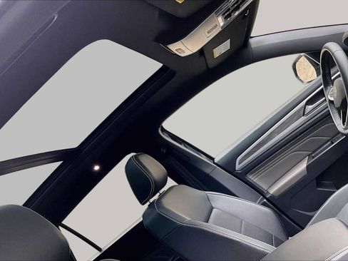 Used 2023 Volkswagen Atlas Cross Sport SE w/ Panoramic Sunroof Package FWD image 14