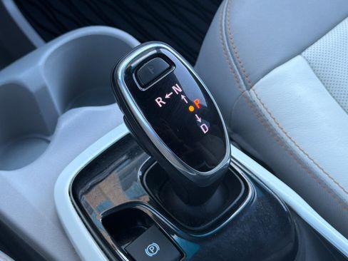 Used 2019 Chevrolet Bolt Premier w/ Infotainment Package image 33