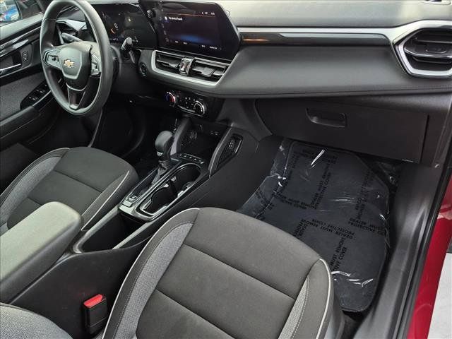 Used 2025 Chevrolet TrailBlazer LT AWD/4WD image 20