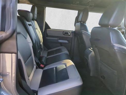 Used 2023 Ford Bronco Wildtrak image 15