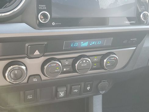 Certified 2023 Toyota Tacoma TRD Off-Road AWD/4WD image 27