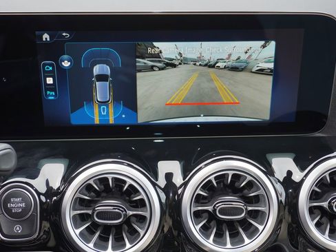 Used 2025 Mercedes-Benz GLA 250 image 17