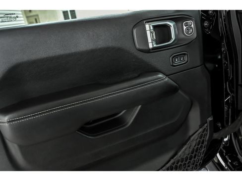 Used 2019 Jeep Wrangler Unlimited Sahara AWD/4WD image 9