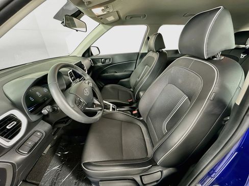 Used 2023 Hyundai Venue Limited FWD image 21