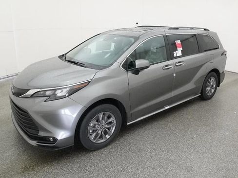 New 2026 Toyota Sienna XLE image 1