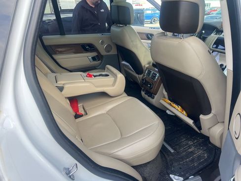 Used 2018 Land Rover Range Rover HSE image 11