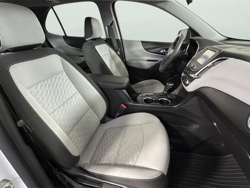 Used 2018 Chevrolet Equinox LS image 29