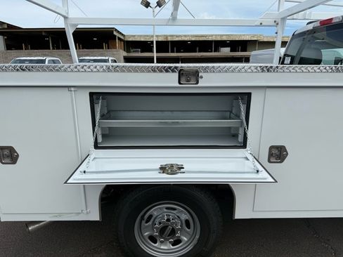 New 2026 Ford F250 XL w/ XL Chrome Package image 8