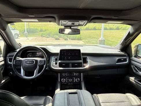 Used 2023 GMC Yukon XL SLT AWD/4WD image 13