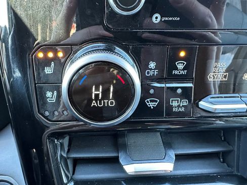 Used 2021 Toyota Highlander Limited image 20