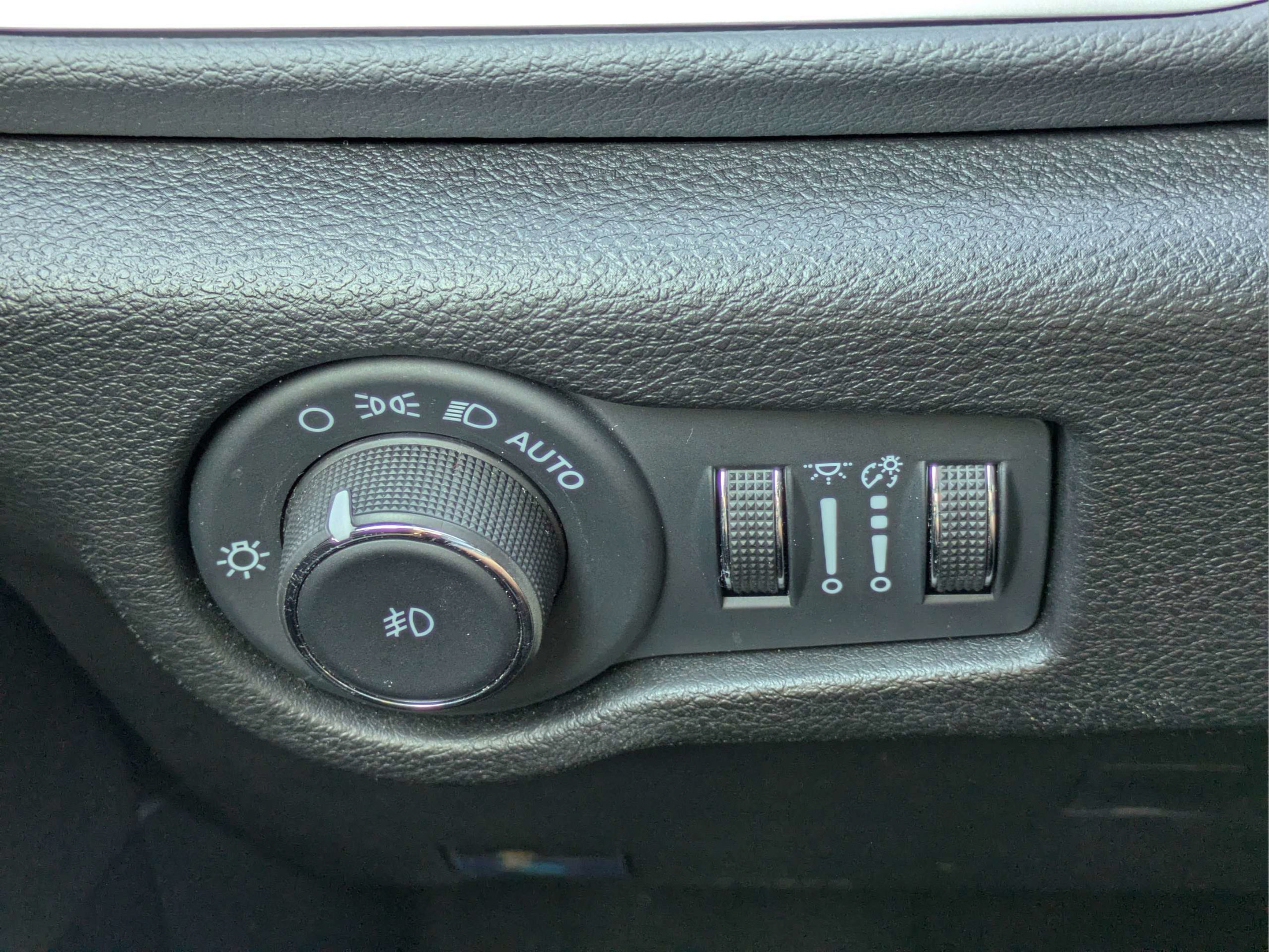 Used 2025 Chrysler Pacifica Select FWD image 22