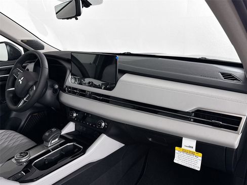 New 2025 Mitsubishi Outlander SEL image 30