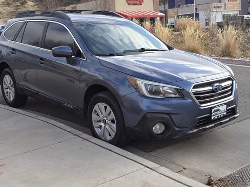 Used 2018 Subaru Outback 2.5i Premium image 3