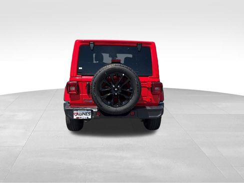 Used 2025 Jeep Wrangler Unlimited Sahara AWD/4WD image 9
